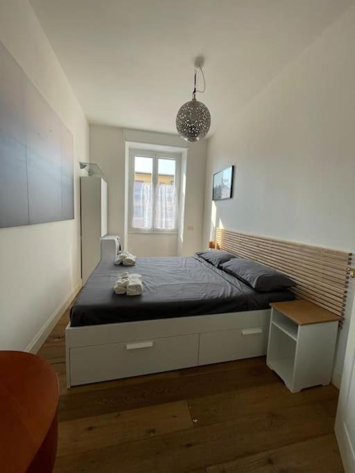 Elegante Trilocale A Milano Apartamento Exterior foto