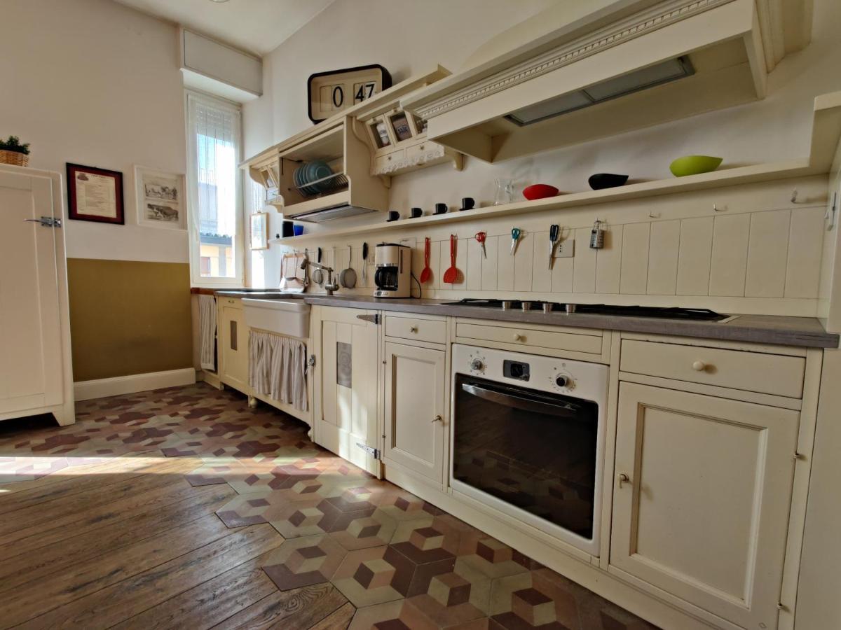 Elegante Trilocale A Milano Apartamento Exterior foto