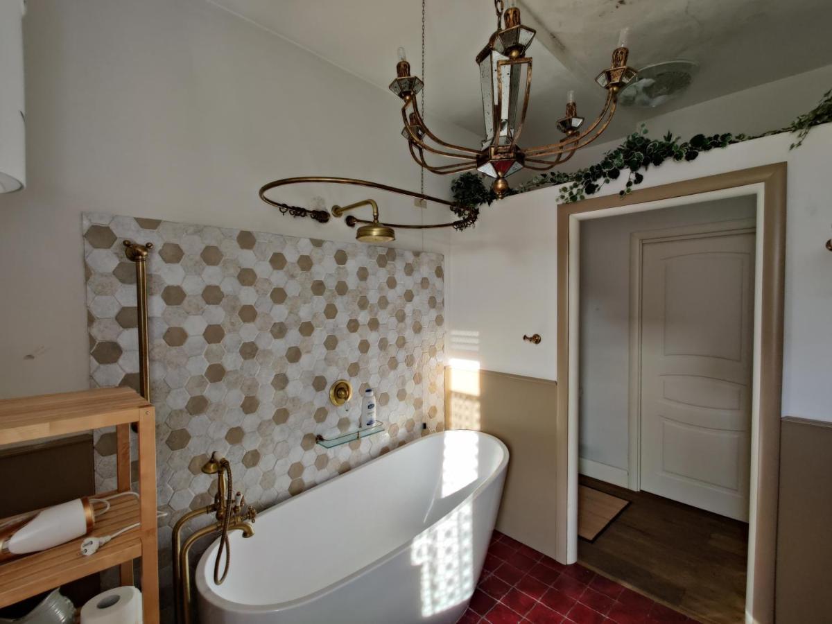 Elegante Trilocale A Milano Apartamento Exterior foto